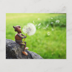 Postal Acorn elf sopla en dandelion