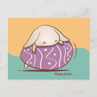Postal Adorable conejito tendido en un huevo de Pascua Mo