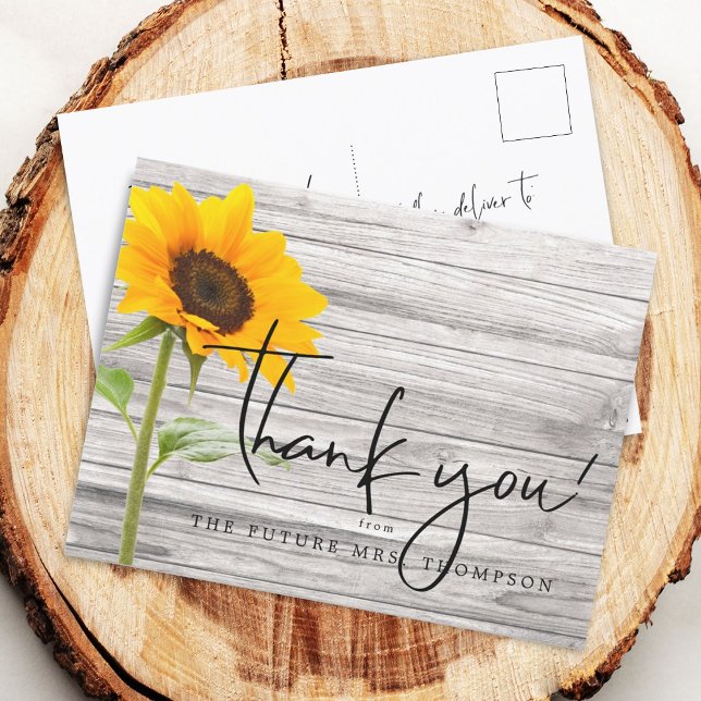 Postal Agradecimiento de Despedida de Soltera con Girasol (Rustic Sunflower Wood Bridal Shower Thank You Postcard)