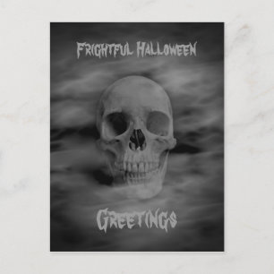 Postal Alegres saludos de Halloween con fantasmas cráneos
