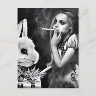 Postal Alice fuma cannabis con el conejo blanco Postca