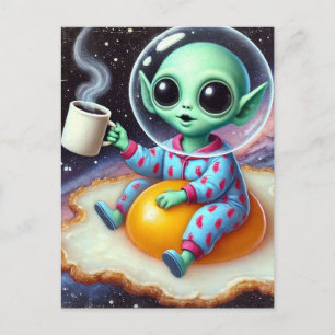 Postal Alien gracioso en un huevo frito en el espacio