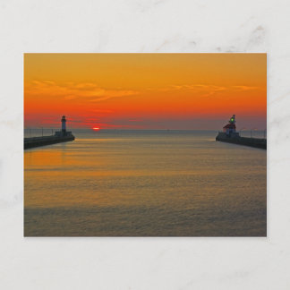 Postal Amanecer a través del Canal