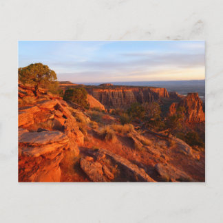 Postal Amanecer en el sendero Grand View en el Monumento 