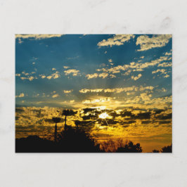 Postal Amanecer irrumpiendo sobre el desierto de Mojave