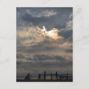 Postal Amanecer nublado por Shirley Taylor