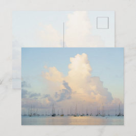 Postal Amanecer pastel soñador sobre bahía y barcos de ve