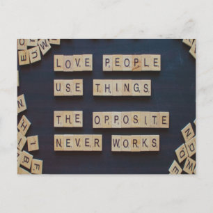 Postal Amar a la gente usa cosas, palabras positivas