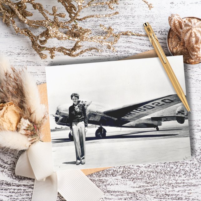 Postal Amelia Earhart Black White Photo,Aviación Cumpleañ (Subido por el creador)
