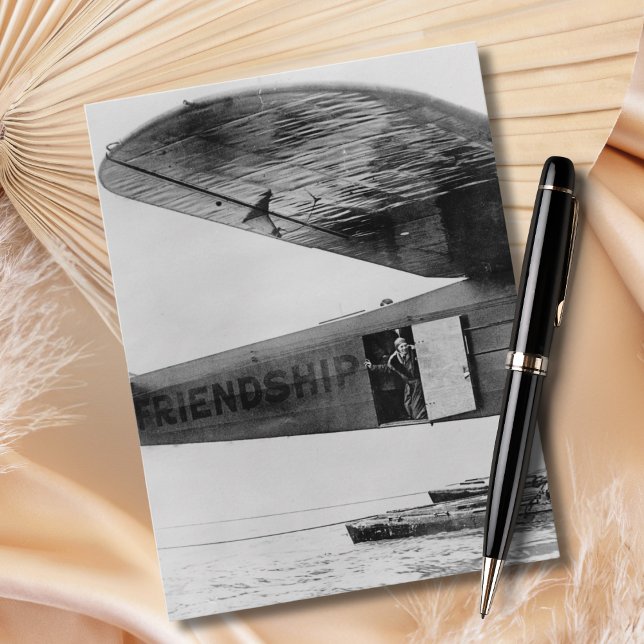 Postal Amelia Earhart Black White Photo Aviation Birthday (Subido por el creador)