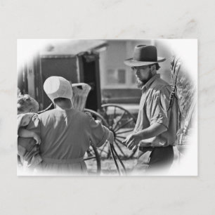 Postal Amish Family-(b&w)-Postcard