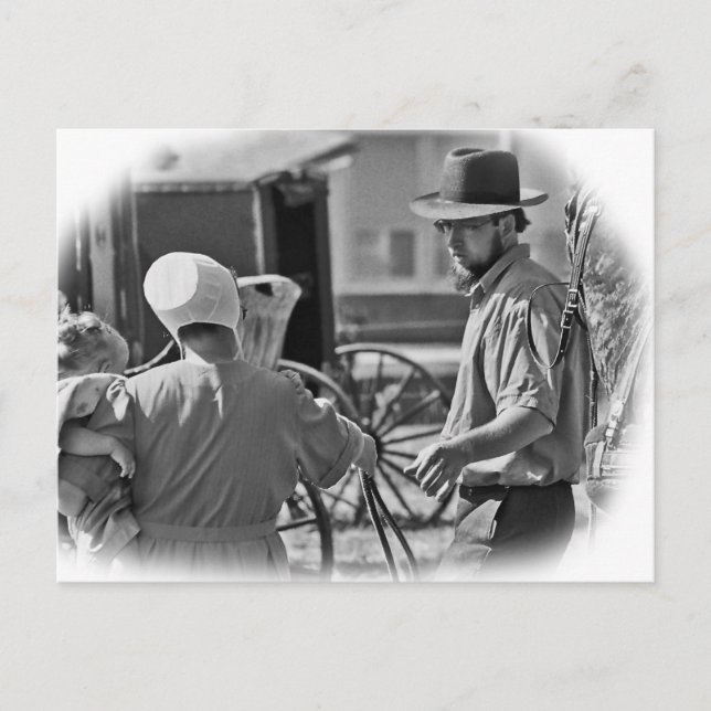 Postal Amish Family-(b&w)-Postcard (Anverso)