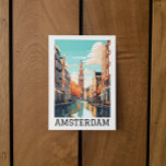 Postal Amsterdam Países Bajos Canal Travel<br><div class="desc">Eche un vistazo a esta hermosa postal que muestra la arquitectura única de la capital holandesa,  Amsterdam,  Holanda. Hace un gran recuerdo y un regalo de viaje para todos los turistas. Haga su propia y compre ahora</div>