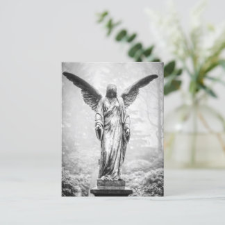 Postal Ángel con escultura de alas extendidas