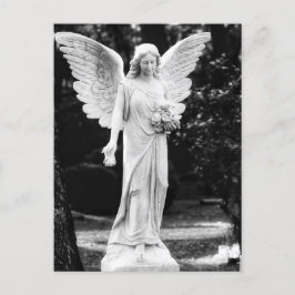 Postal Ángel sosteniendo flores fotografía en blanco y ne
