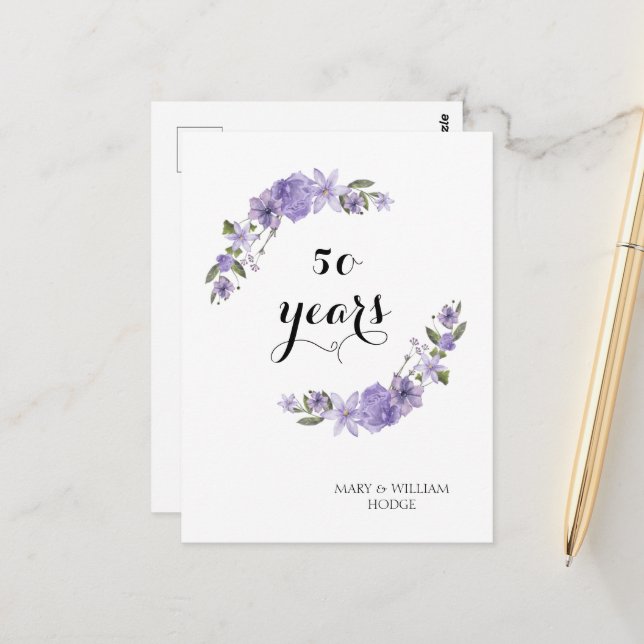 Postal Aniversario de bodas de 50 años con flores púrpura (Anverso/Reverso In Situ)