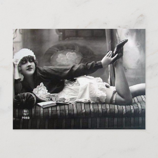 Postal antigua: empleada doméstica reclinable (Anverso)