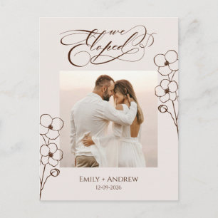 Postal Anuncio de foto de boda con caligrafía beige Nos F