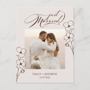 Postal Anuncio de Foto de Caligrafía Beige Recién Casados