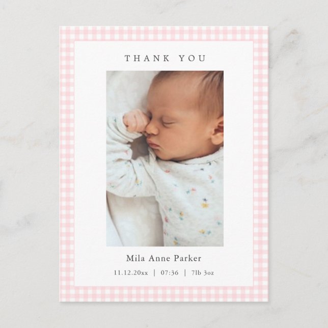 Postal Anuncio de nacimiento de niña con gingham rosa y b (Anverso)