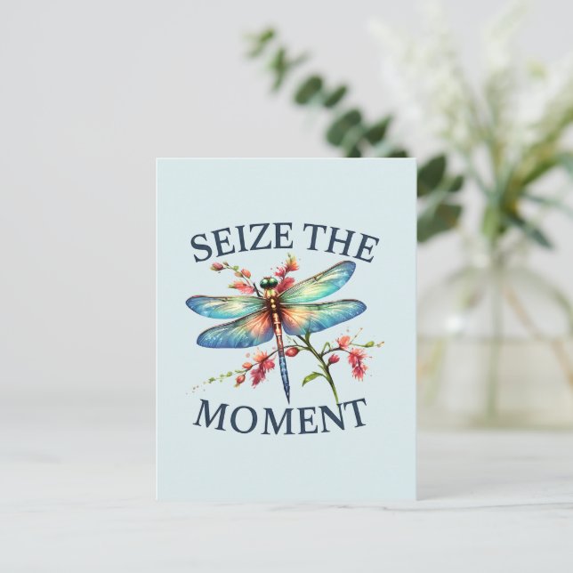 Postal Aprovecha el Momento - Libélula Artística (Anverso de pie)