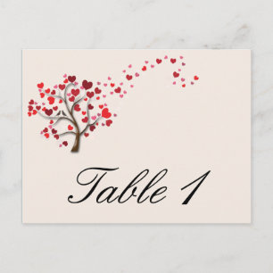 Postal Árbol de corazón rojo en número de tabla de Boda d