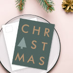 Postal Árbol de Navidad | Oro Minimalista moderno y verde<br><div class="desc">Los "Navidades", sencillos y elegantes, citan una postal con un minimalista diseño de árboles de navidad verde y un texto dorado en tipografía moderna con un estilo escandaloso de diseño escandaloso sobre un fondo verde forestal. El texto puede ser personalizado con sus propias letras para el regalo perfecto de vacaciones!...</div>