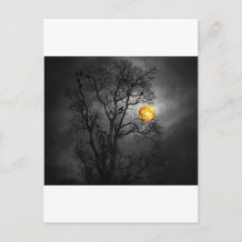 Postal Árbol lleno de cuervos con luna llena.