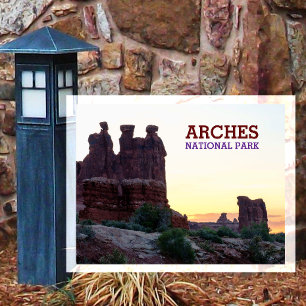 Postal Arcos Los Tres Chismes y Sheep Rock, Amanecer
