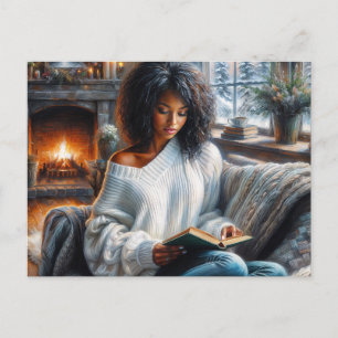 Postal Arte acogedor de mujer negra leyendo en invierno