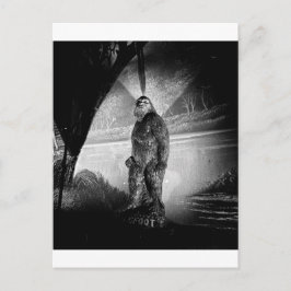 Postal Arte dramático en blanco y negro de Bigfoot Sasqua