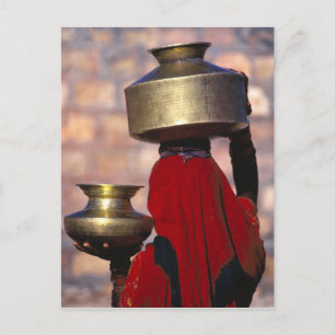 Postal Asia, India, Rajastán. Mujer local en rojo