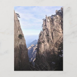 Postal Ataque en una montaña