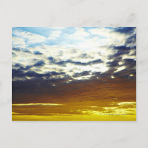 Postal Atardecer amarillo azul celeste con nubes