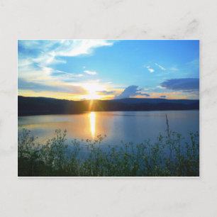Postal Atardecer azul en el lago