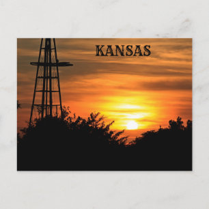 Postal Atardecer de Kansas con silueta de molino de vient