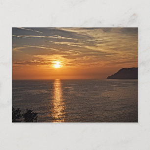 Postal Atardecer en Cinque Terre, Italia Postcard