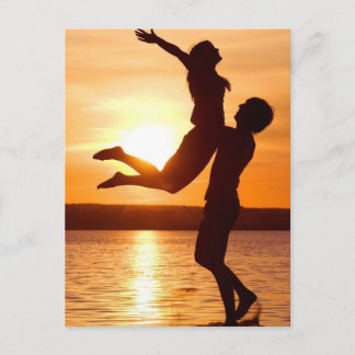 Postal Atardecer en la playa con amor de pareja
