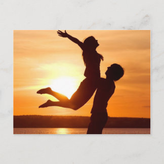 Postal Atardecer en la playa con amor de pareja