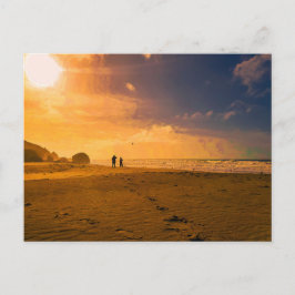 Postal Atardecer en la Playa de la Hora Dorada con Gente 