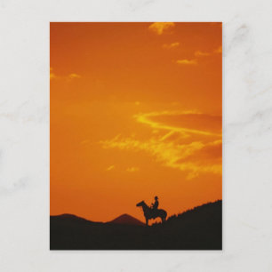 Postal Atardecer naranja con Silhouette Cowboy