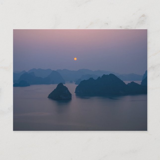 Postal Atardecer sobre Bahía Halong - Vietnam, Asia (Anverso)