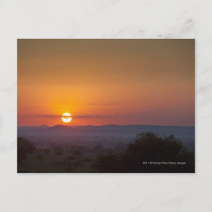 Postal Atardecer Sobre El Paisaje Africano
