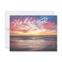 Atardecer sobre la playa y el mar