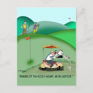 Postal Auditor de IRS en una trampa de arena de golf