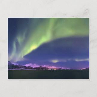 Postal Aurora Borealis sobre Lyngenfjorden Noruega