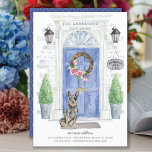 Postal australiana de Invitación de desplazamiento<br><div class="desc">Anuncie su nueva dirección con nuestra elegante invitación con un perro de ganado australiano,  puerta delantera azul,  alfombra de bienvenida,  letrero de pizarra,  topiarios y una corona floral sobre un fondo de ladrillo gris.</div>