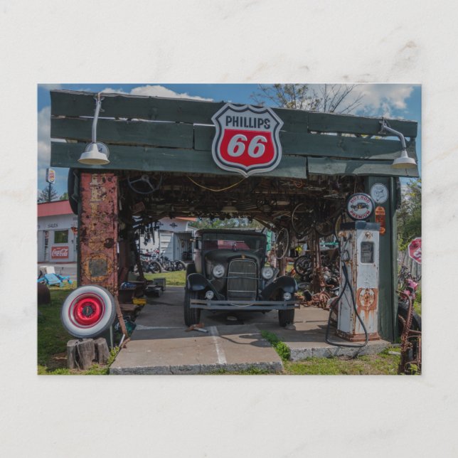 Postal Auto antiguo y bomba (Anverso)