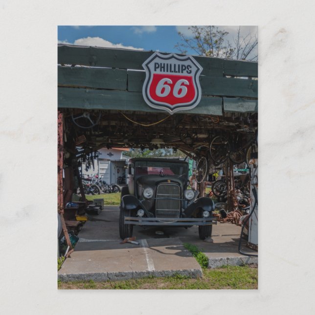 Postal Auto antiguo y bomba (Anverso)