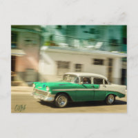 Auto clásico verde y blanco en La Habana, Cuba